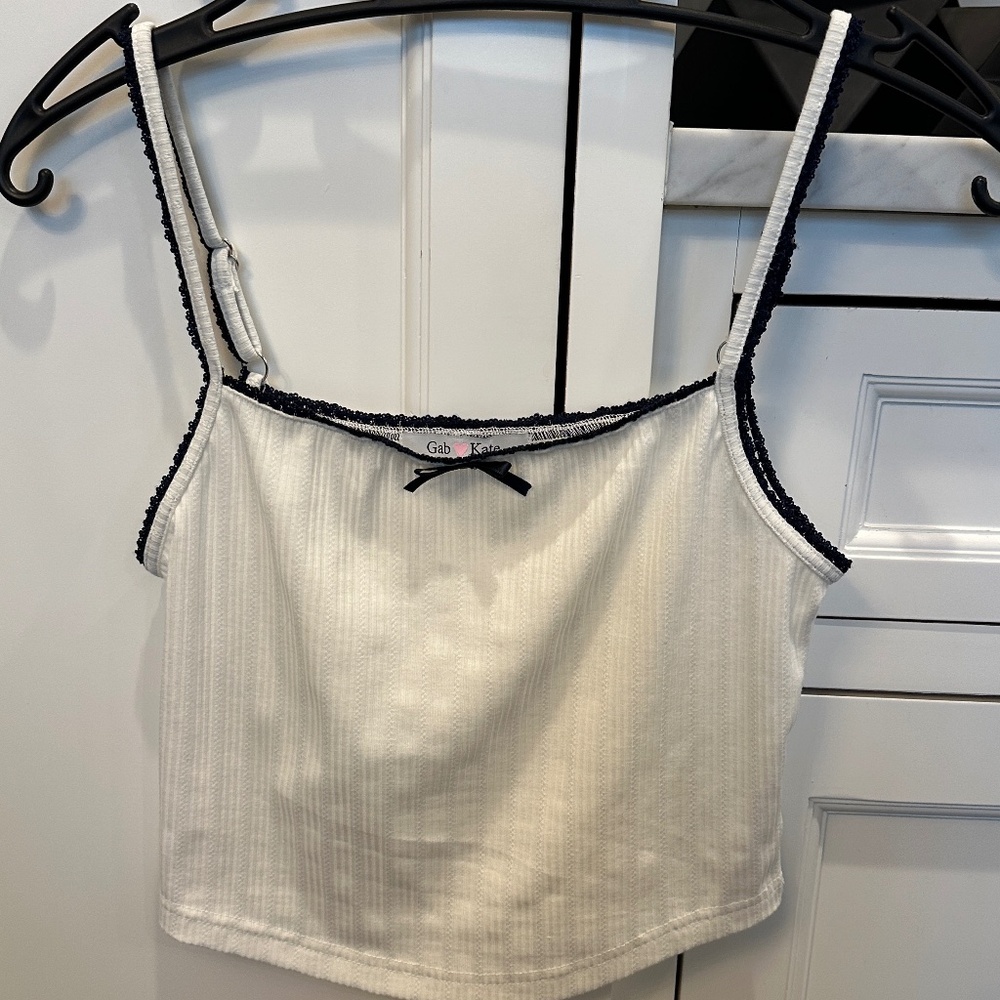 Gab & Kate crop white tank top Size L